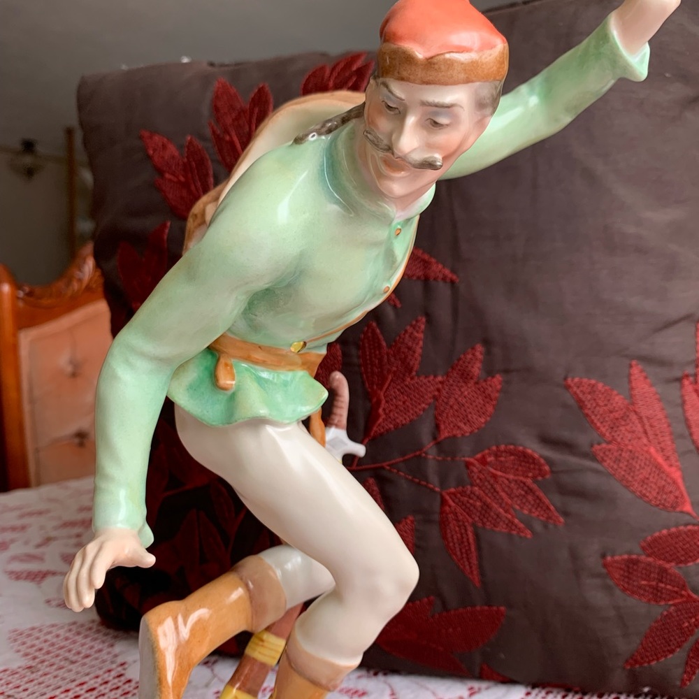 Traditional Hungarian ceramics. About 10 cm tall and are Herend brand.